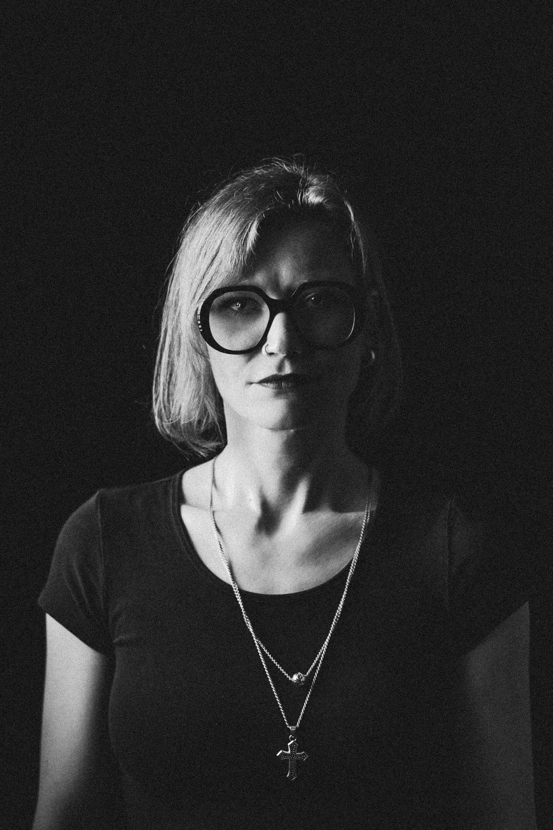 Verena Lerch, Inhaberin und Augenoptikermeisterin von Augenoptik Hensler, blickt selbstbewusst in die Kamera