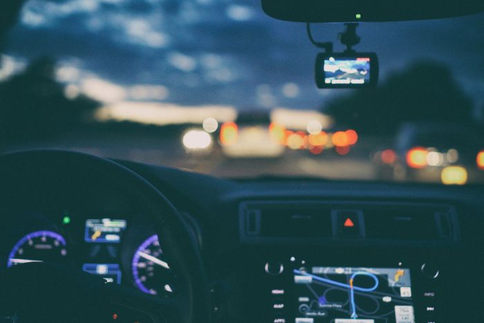 Autofahrt bei Nacht - Sehschärfe checken mit einem Nachtsehtest