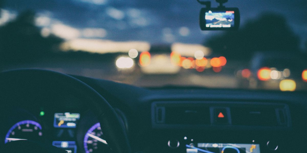 Autofahrt bei Nacht - Sehschärfe checken mit einem Nachtsehtest